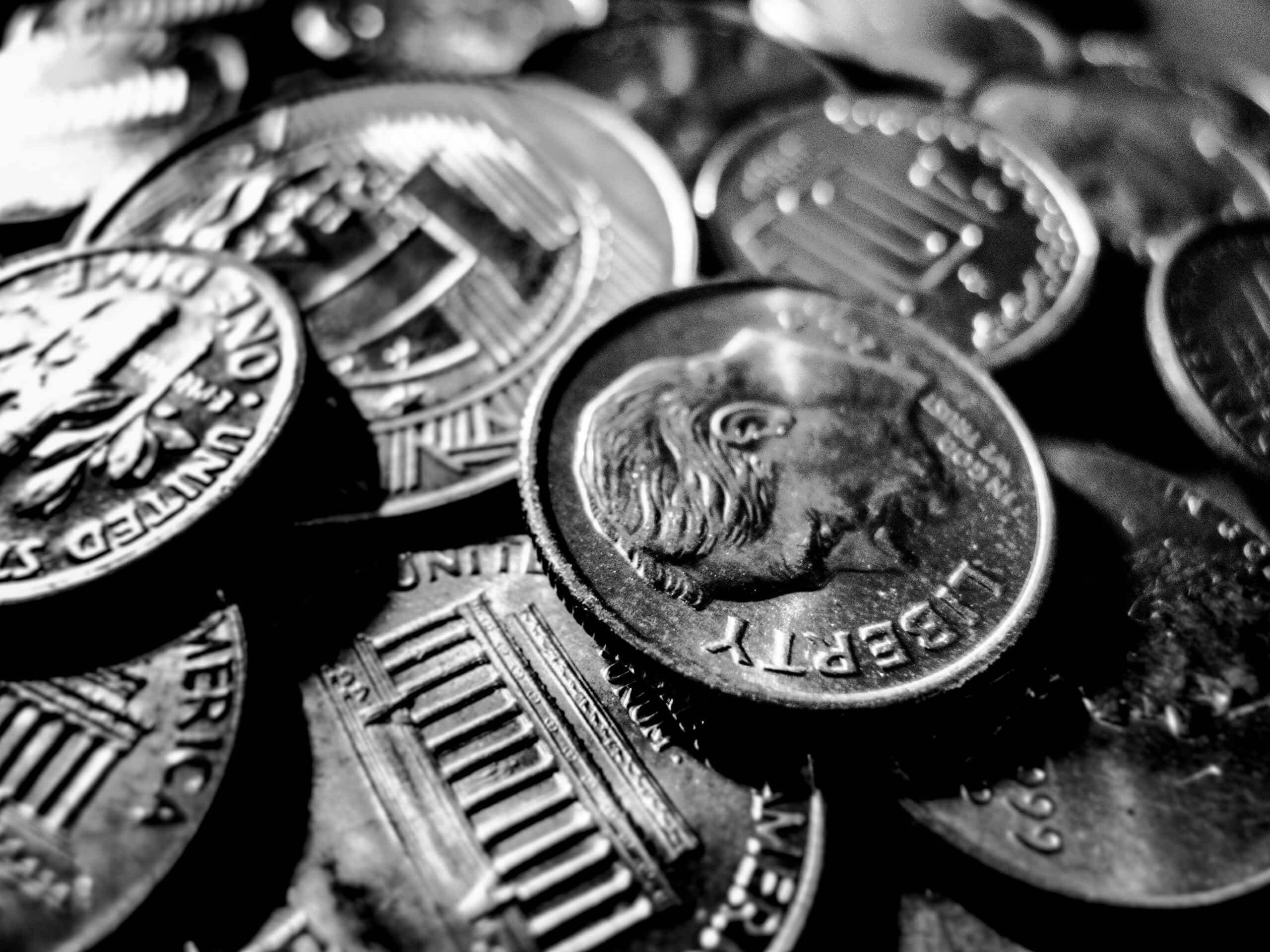 Persistência da inflação pressiona autoridades monetárias